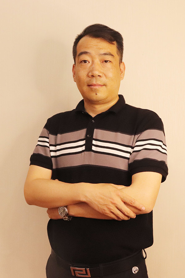 黄陵冯少坤 本科学历,毕业于陕西师范大学