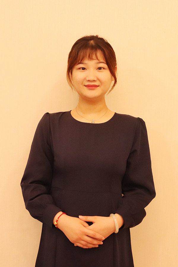 黄陵文哲 本科学历，优秀班主任